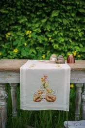 PN-0147748 Vervaco Runner "Hedgehogs and autumn leaves"