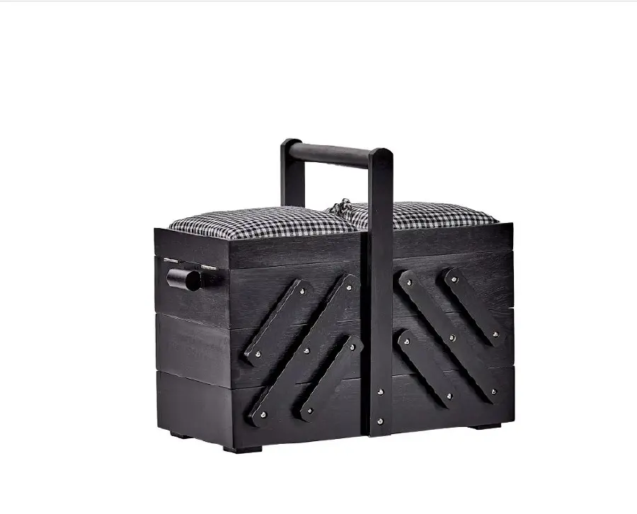 612574 Дерев'яна шкатулка для шиття, розмір M, чорна з білою тканин. в клітинку, 36 x19 x30 см Prym. Каталог товарів. Вишивання/Шиття. Фурнітура Prym